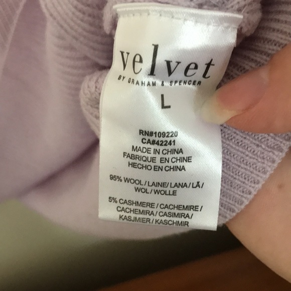 Velvet by Graham & Spencer Lilac v neck sweater large - Picture 5 of 7